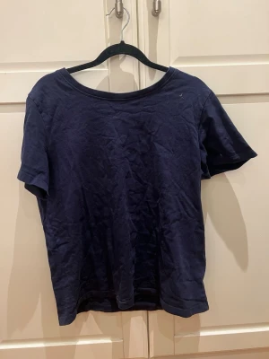 T-shirt - Mörkblå T-shirt