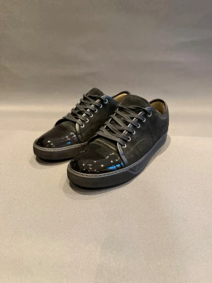 Svarta lanvin skor - Säljer dessa svarta lanvin i storlek uk 9 vilket motsvarar 43-44. Väldigt bra skick, priset kan diskuteras