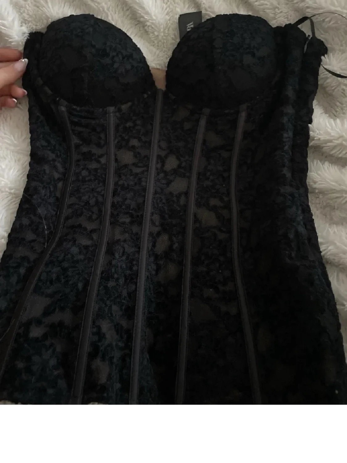 Svart spetsväst med v-ringning - 2