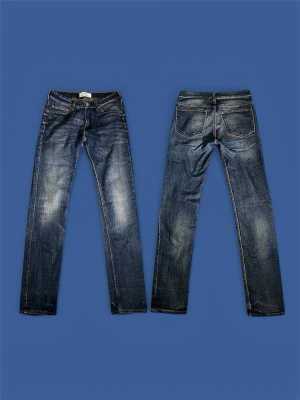 Acne studios jeans 29/32 - Nu säljer jag ett par acne studios jeans i storleken 29/32! Jeansen är i ett otroligt skick! De är även lite washed som man ser på bilderna! Tveka inte på att höra av dig vid minsta fundering! Skickas så snabbt som möjligt. 