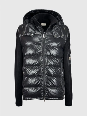 Moncler hooded cardigan jacka - | Säljer en Moncler cardigan jacka i riktigt bra använt skick | Storlek: XL men sitter som L | Hör av dig vid frågor eller funderingar