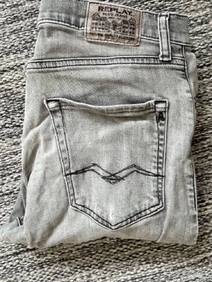 Replay jeans - Säljer dessa feta replay jeans i storlek 14a. Dem är i super bra skick och använts enstaka gånger under min ägo. Hör av er vid funderingar👍🔥