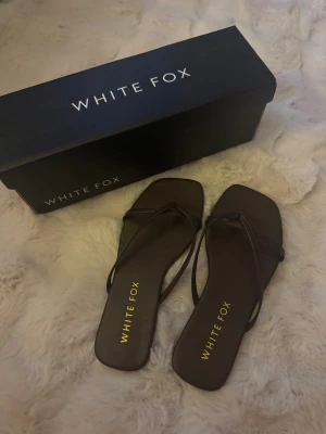 Bruna sandaler från White Fox - Säljer dessa White fox sandalerna då de ej passade mig, så de är inte använda💕 De är storlek 36 och kostar egentligen 310