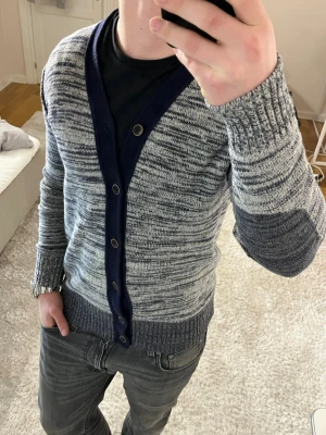 Replay cardigan  - Cardigan | Mycket bra skick | Size - M | Pris 449 | Hör av dig vid minsta fråga eller fundering📩