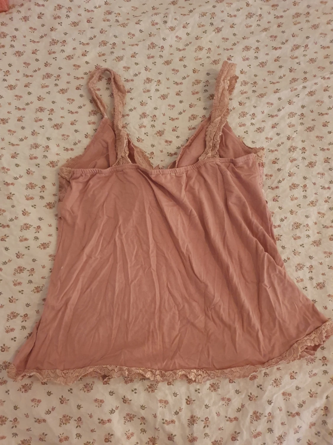 Rosa spetslinnetopp med rosett - 1