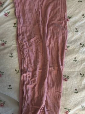 Rosa hijab - Säljer en rosa sjal för 50 kr💓