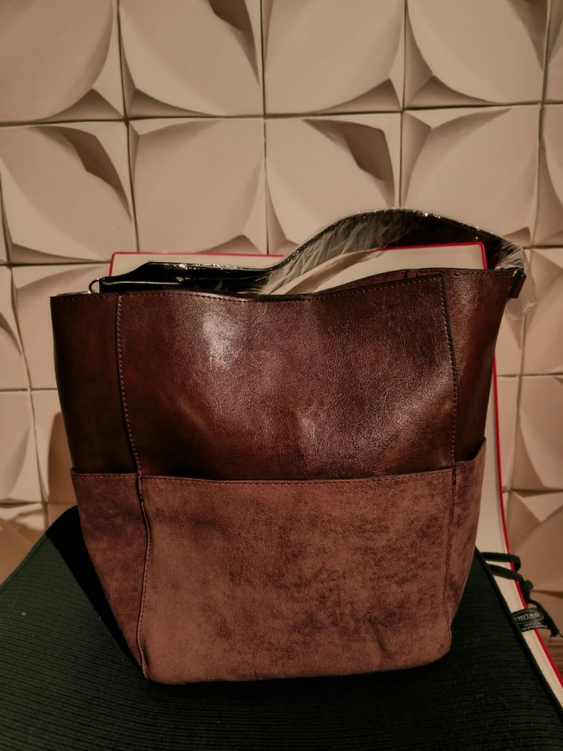 Helt ny Åhléns axelväska i vinrött! - 5