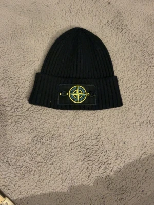 Stone Island mössa - Tjenare, säljer nu en får Stone Island mössa då den ej används längre. Hör av er vid frågor.