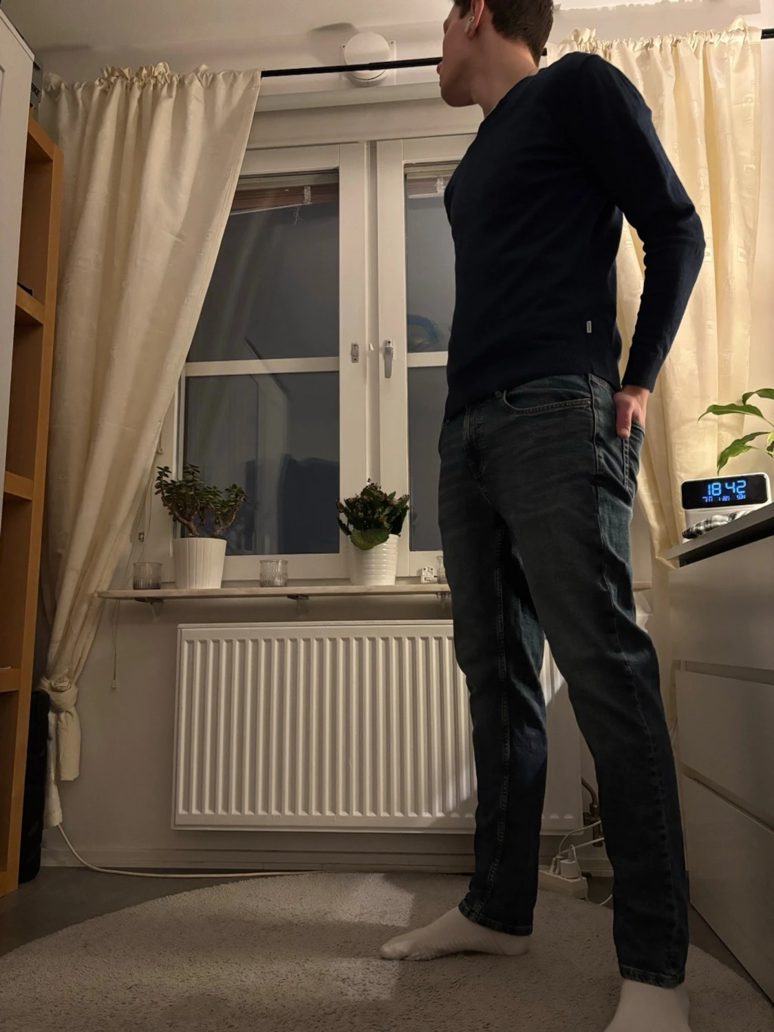 Mörkblå stickad tröja med rund hals - 2