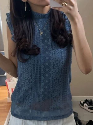 Topp från stockLM - Super söt blå blus/topp som inte kommer till användning längre 