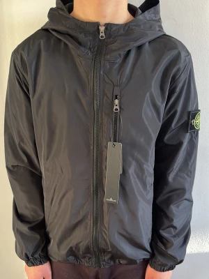 Stone Island vindjacka  - Priset är inte diskuterbart, går inte ner i pris. Storlek S passar M