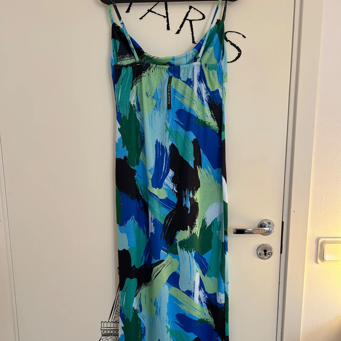 Flerfärgad långklänning med smala axelband från Boohoo - 1