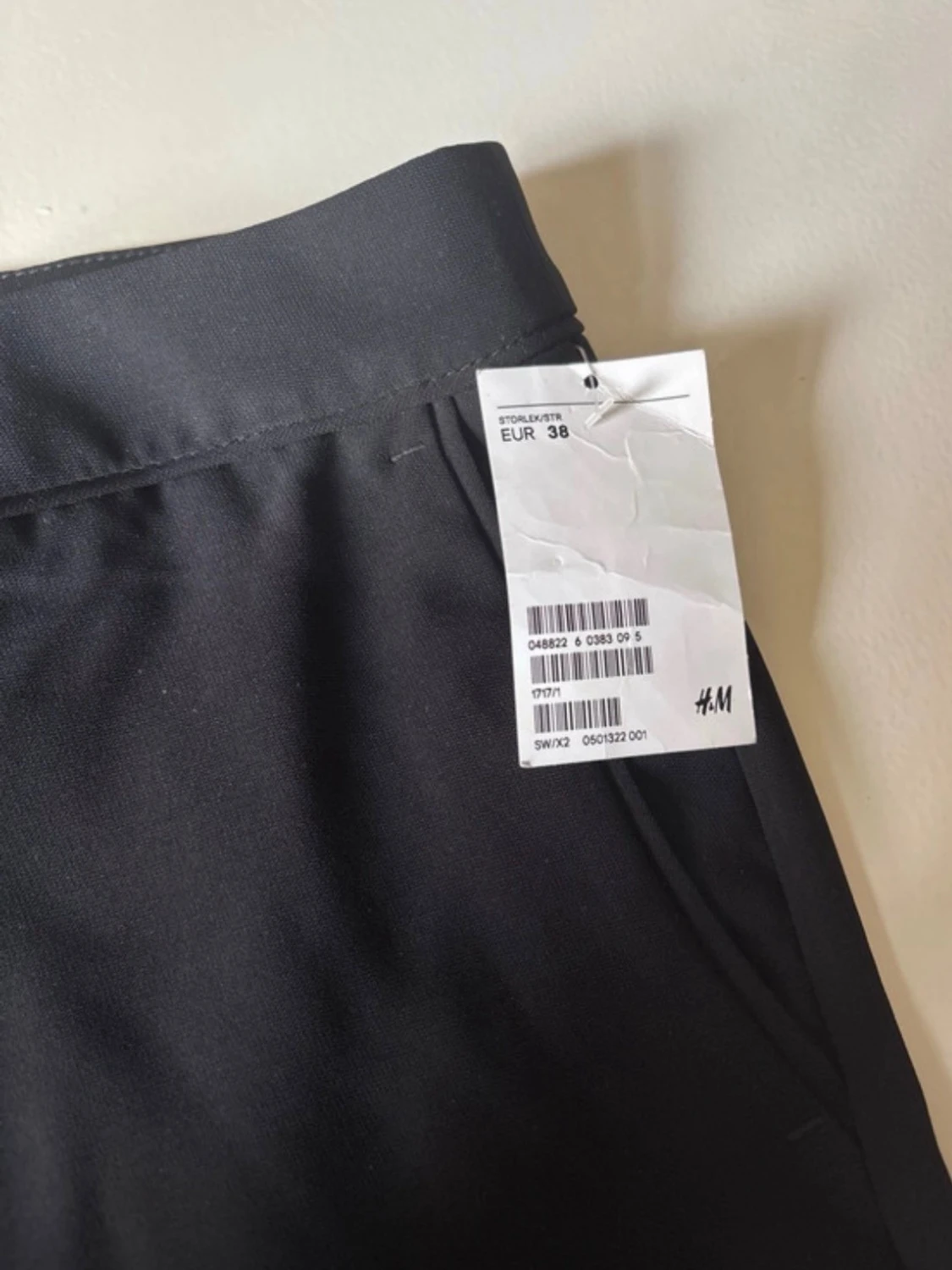 Svarta kostymbyxor från H&M, strl 38 - 2