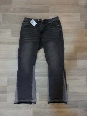 Gallery Dept Flared Jeans ~ Medium (Men) - Flared Jeans för män. Denna är helt oanvänd och i nytt skick. Om ni har några frågor är det bara att fråga👌🏽