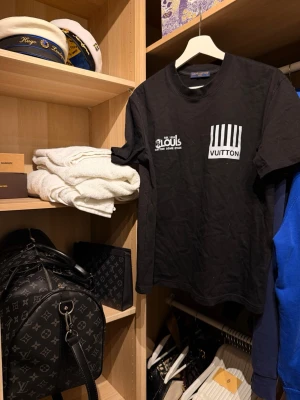 T shirt  - Snygg tisha storlek L