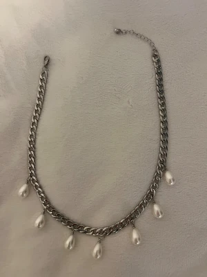 Pärlhalsband  - Oanvänd! Priset kan diskuteras vid snabbköp💕