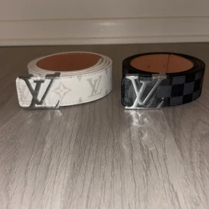 2 bälten från Lindex - Jättesnygga bälten från Lindex 2 st. Med L mönstrar