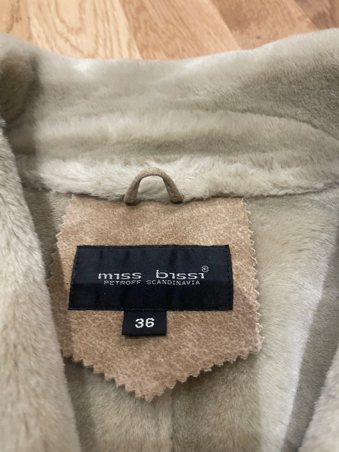 Beige faux pälsjacka från Miss Bissi stl 36 - 2