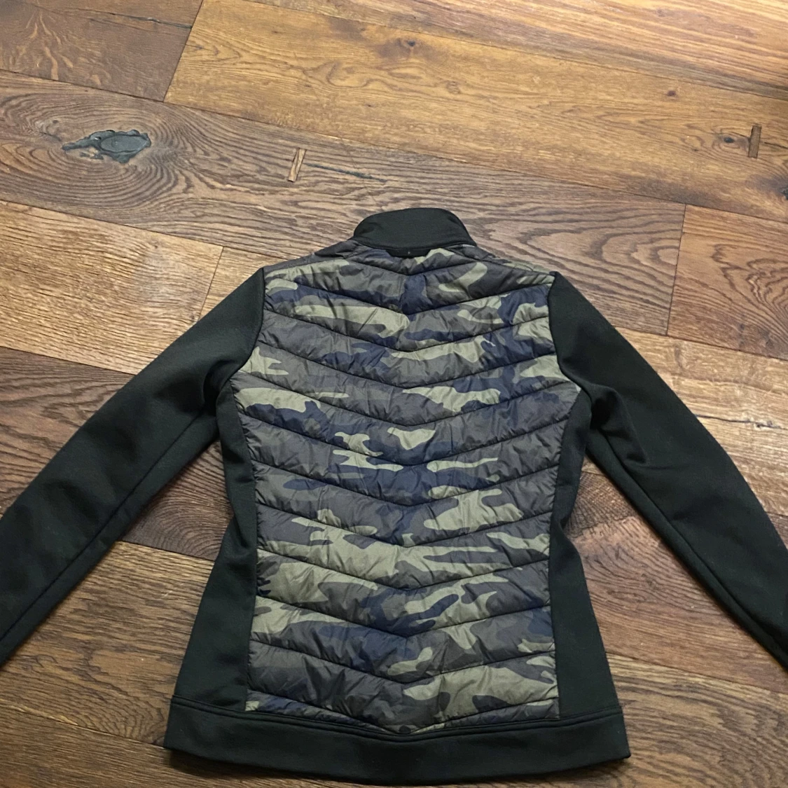 Camouflage pufferjacka Peak Performance - 1