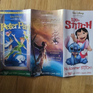 Vintage Disney reklam ad - Advertisment in Swedish from around 2002 Disney. Only valuble as a collector's item.  Bundle discounts: two items 10% off (automatic) three items 15% off, five items 20% off. Message me before purchasing 3+ items for discount.