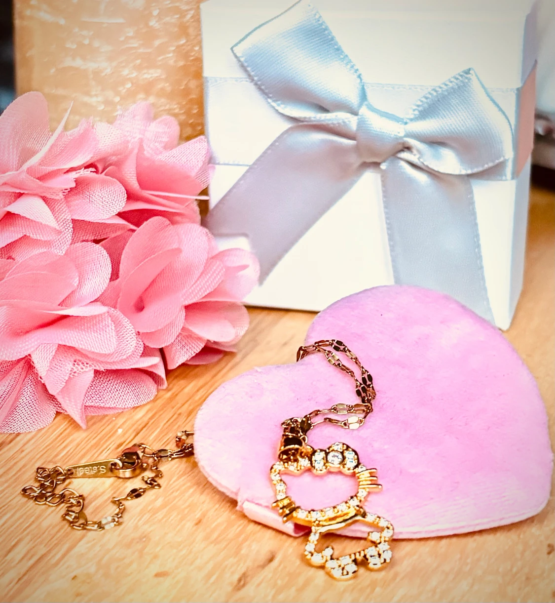 Sött halsband med Hello Kitty-motiv! - 1