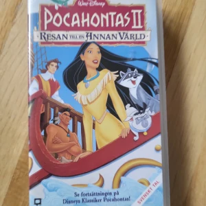 Pocahontas 2 VHS - 5 movies for 40kr message me for discount   Catagory: Barn filmar  Older: Barn tillåten  Tal: Svenska  Längd: cirka 70min  Please note that VHS tapes naturally degrade overtime even with proper care, therefore I cannot guarantee the condition of the tape's quality.   Bundle discounts: two items 10% off (automatic) three items 15% off, five items 20% off. Message me before purchasing 3+ items for discount.