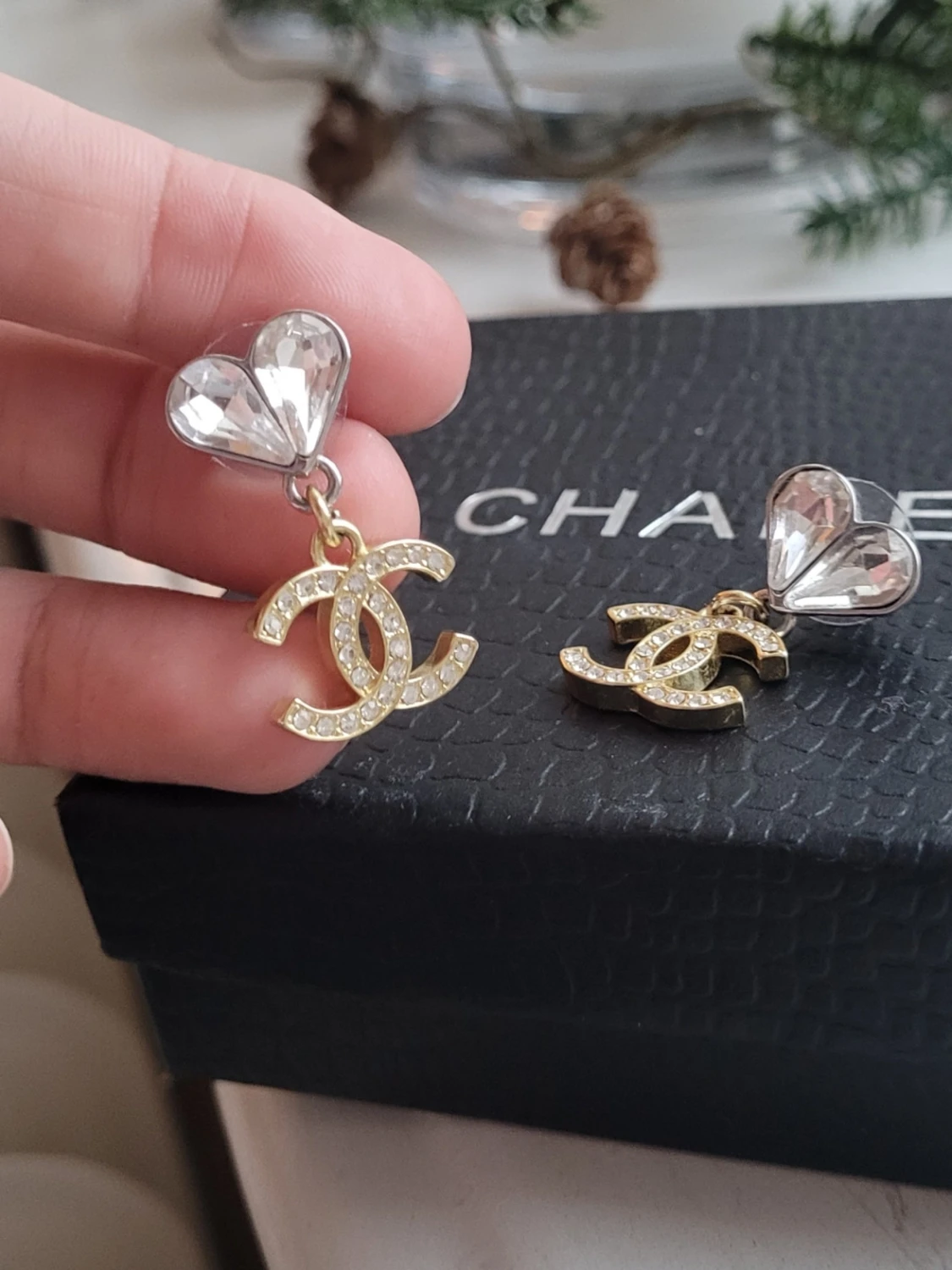 Glittrande örhängen med hjärtformad kristall - 2