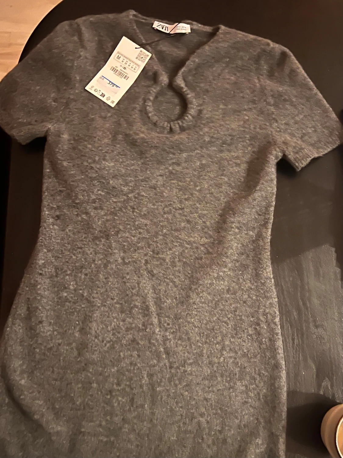 Grå stickad kortklänning från Zara