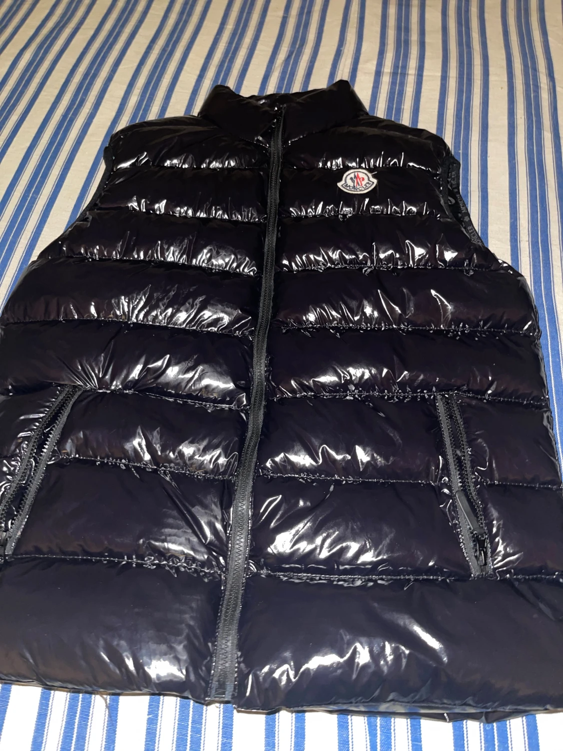 Svart dunväst från Moncler