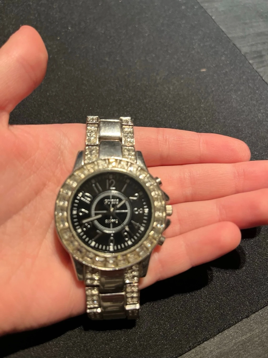 Silverfärgad glittrig väst från Guess