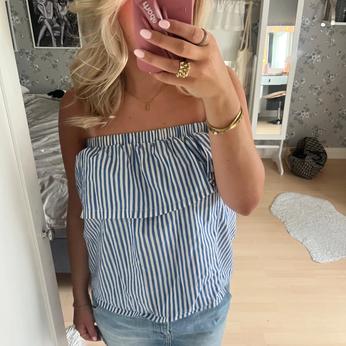 Blåvit randig axelbandslös topp