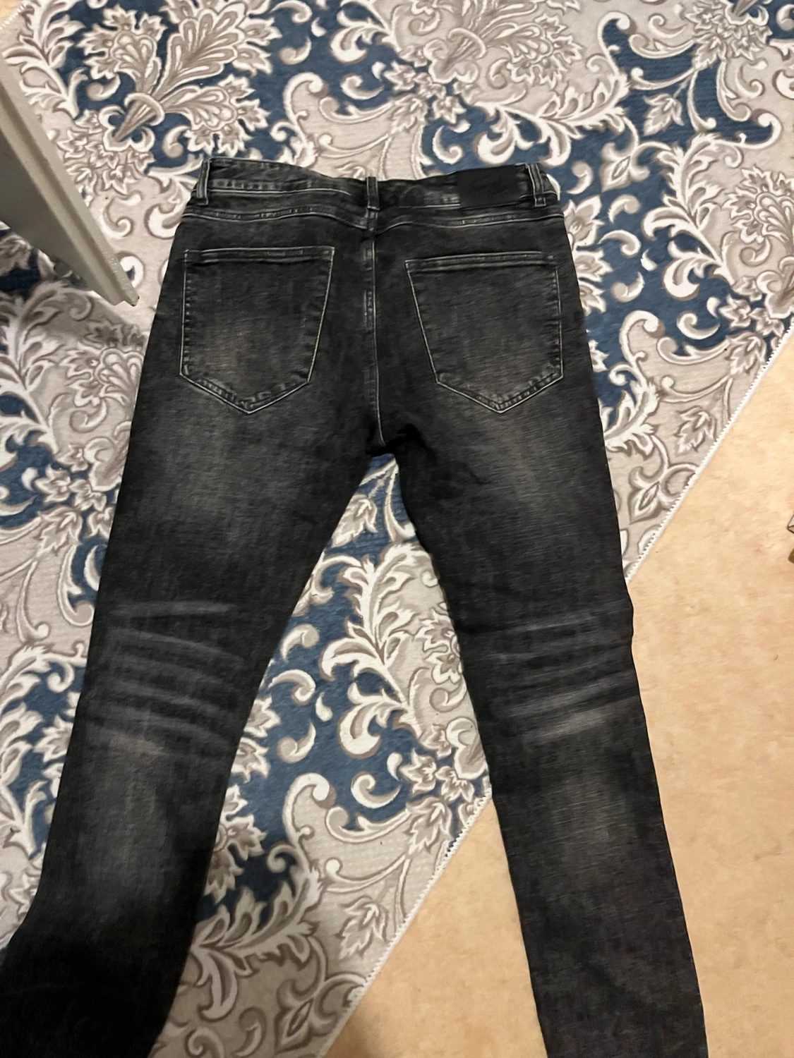 Svarta skinny jeans med slitningar - 1