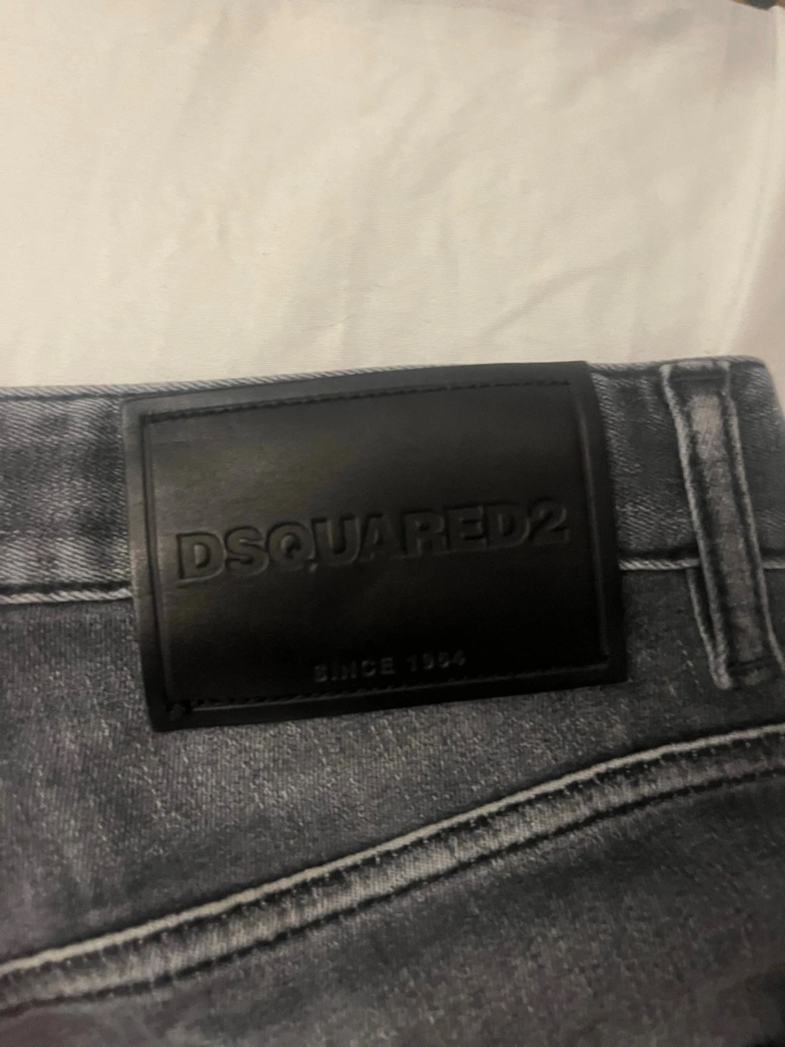 Grå Dsquared2 jeans, storlek 46 - 3