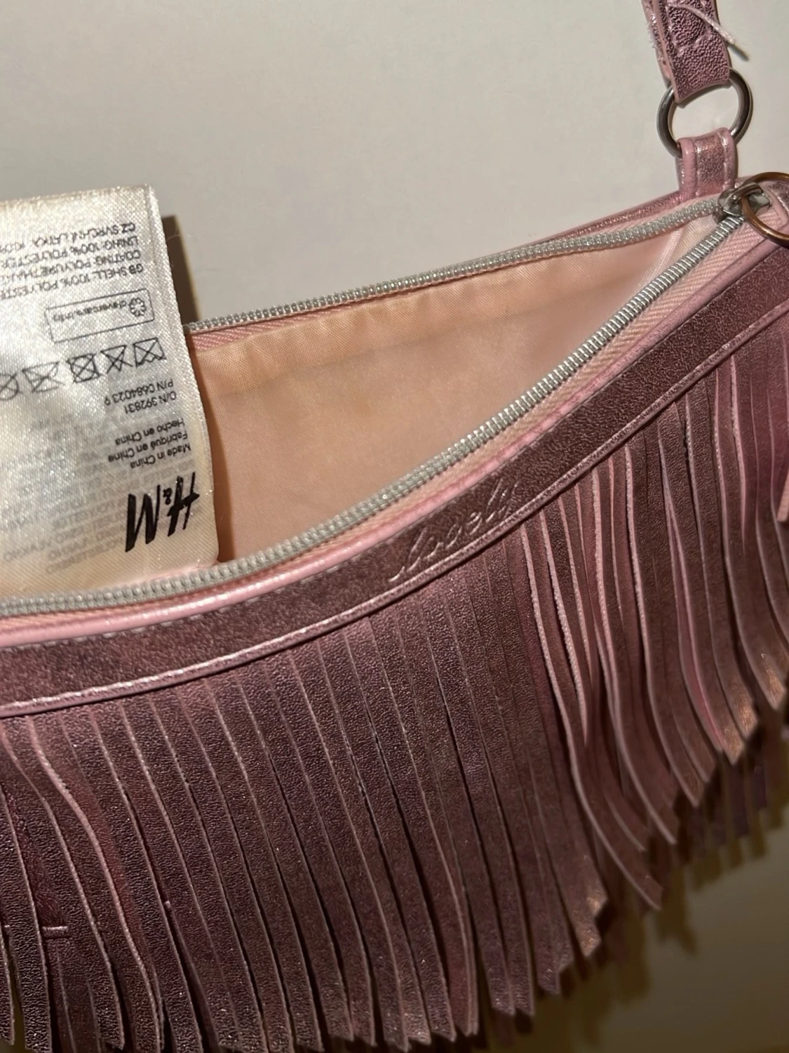 Rosa axelväska med fransar från H&M - 2