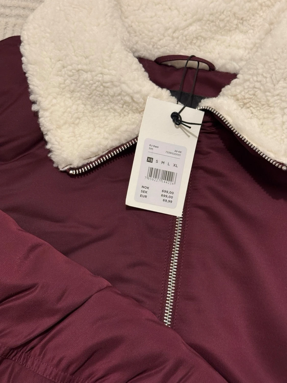 Vinröd bomberjacka med teddykrage - 2