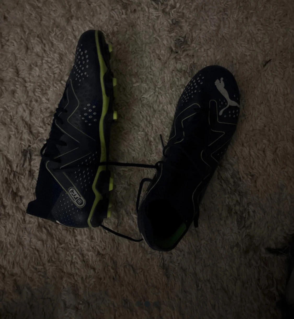 Mörkblå fotbollsskor från Puma strl 38 - 1