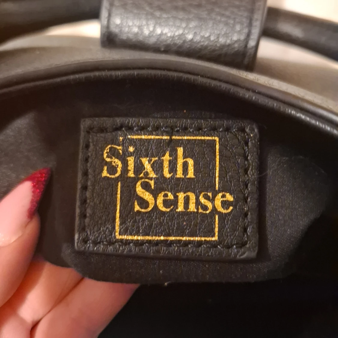 Svart handväska från Sixth Sense - 2