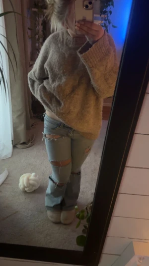 Stickad tröja - En mysig stickad tröja som inte kommer till användning!💕