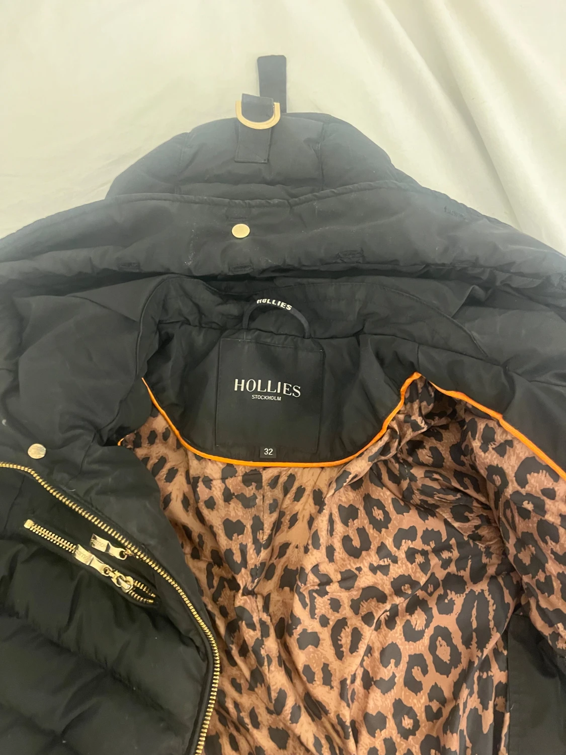 Svart pufferjacka Hollies med leopardfoder - 1