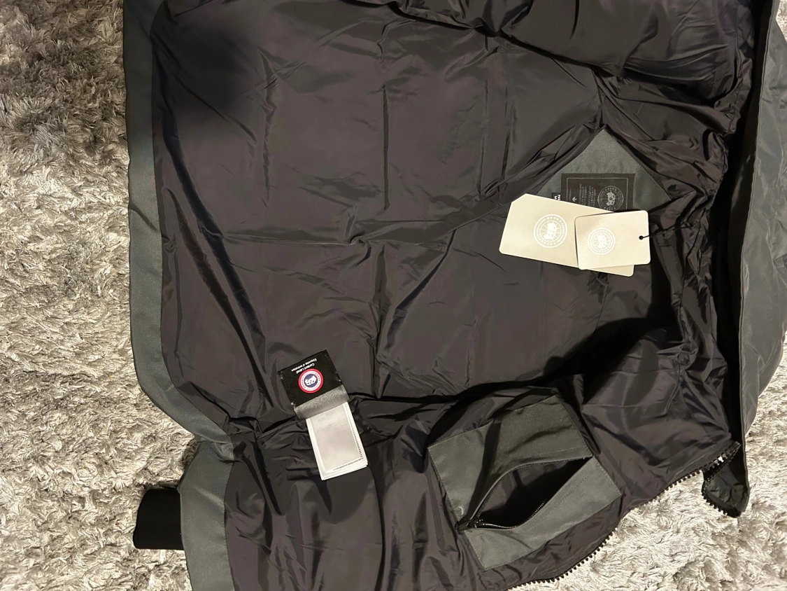 Svart pufferjacka från Canada Goose - 3