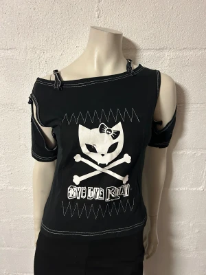 Topp bye bye Kitty. Storlek S/M. - Helt ny topp med bye bye Kitty. Storlek S/M