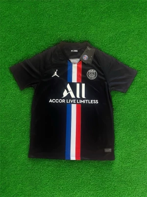 PSG fotbollströja retro 2018 - Fotbollströja från 2018 säsongen 