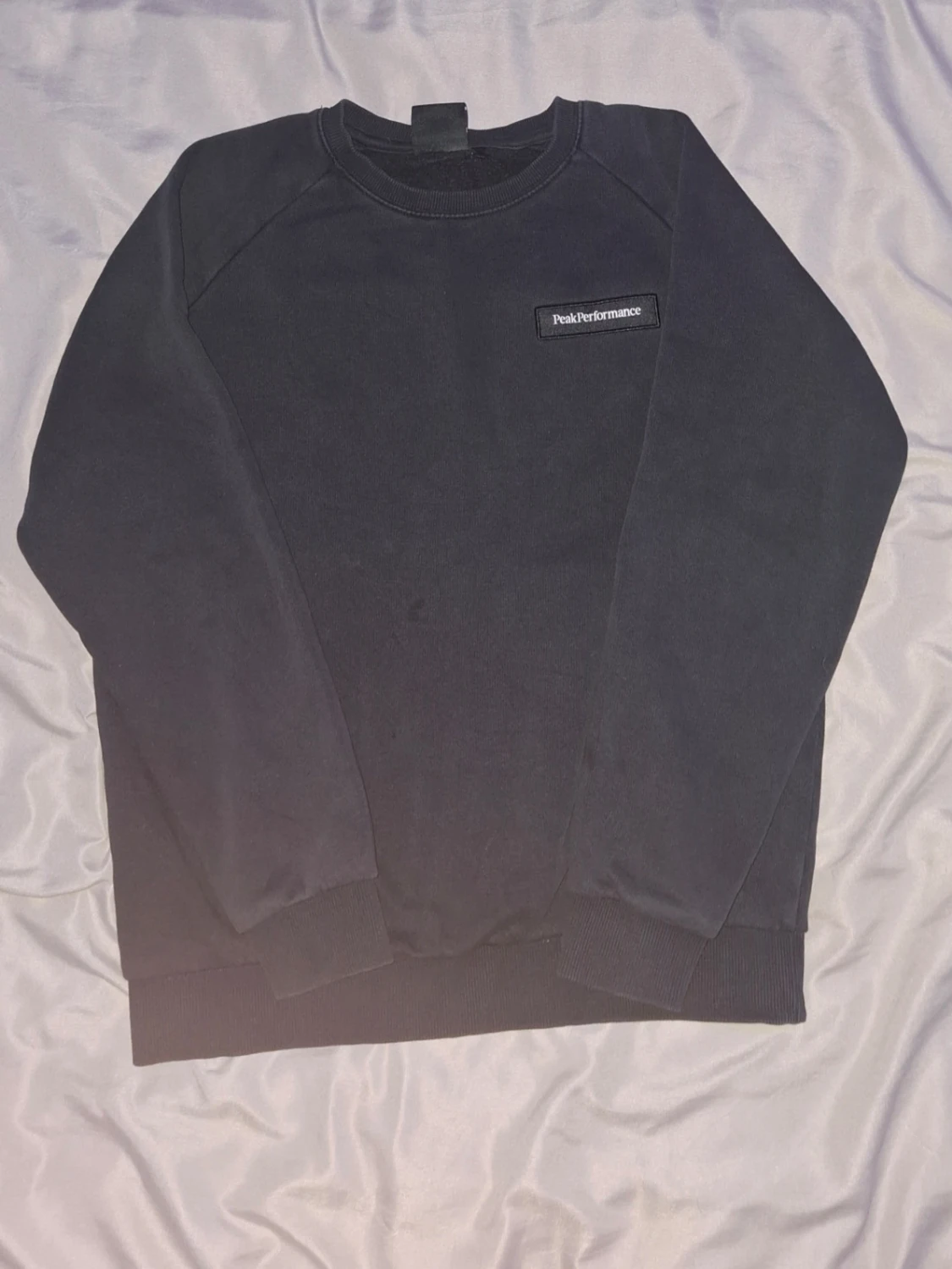 Svart Peak Performance sweatshirt