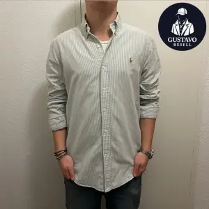 Tja. Säljer denna Ralph Lauren skjorta i extremt fint skick, inga defekter. Storlek M. Tveka inte på att ställa frågor! 🙌