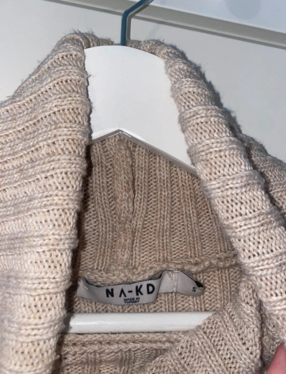 Stickad tröja med polokrage - 4