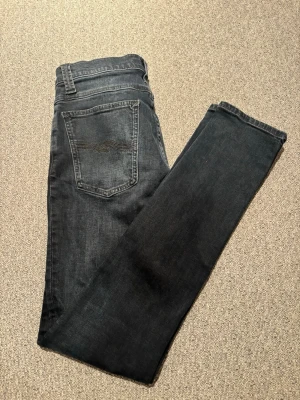 Nudie Jeans - Feta nudie jeans, tyvärr osäker på modellen men skulle säga slim iaf. Storlek W31 L32. Hör av er vid eventuella frågor🙌 pris kan diskuteras🙌
