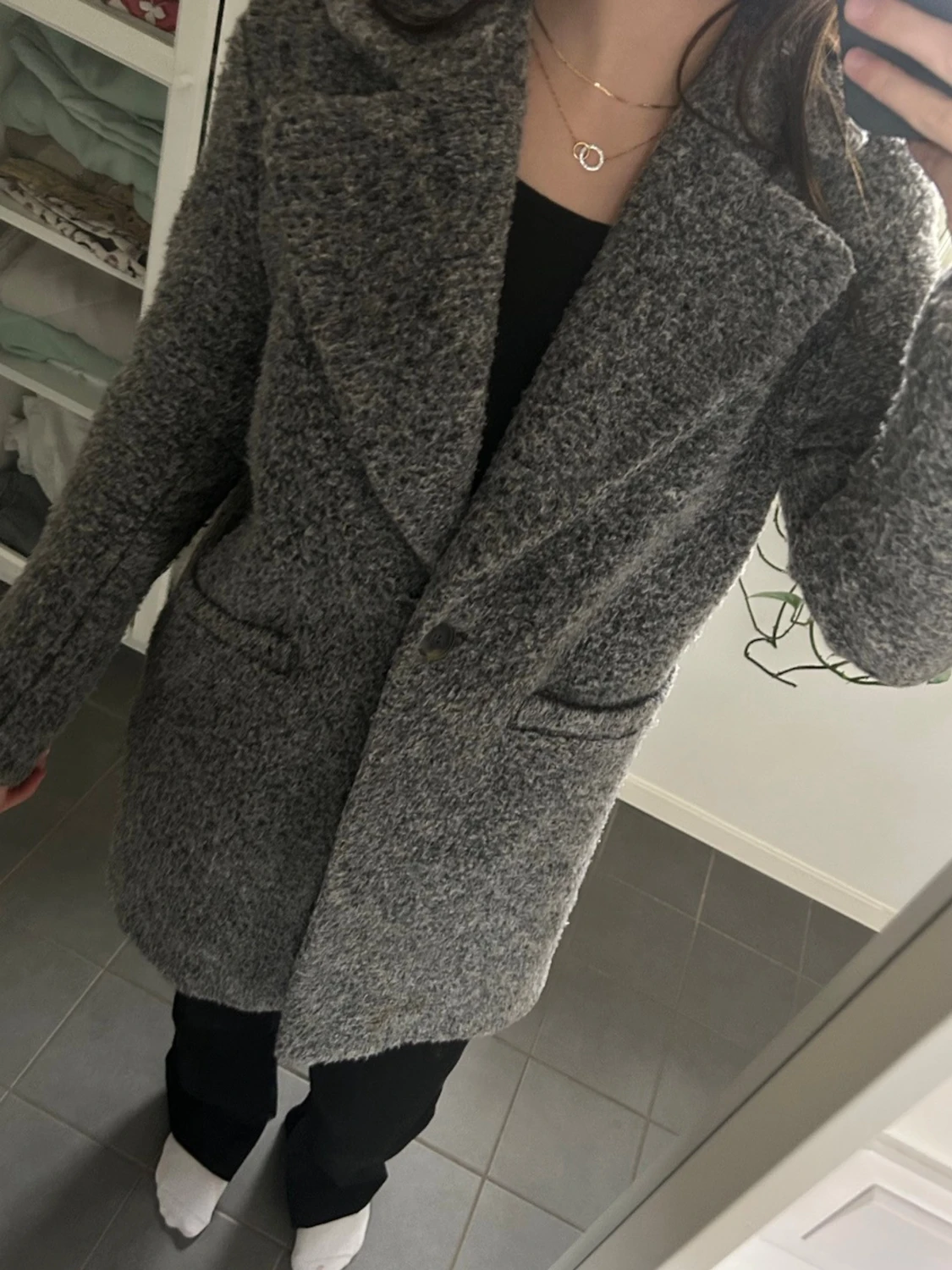 Grå fluffig kappa  - 1