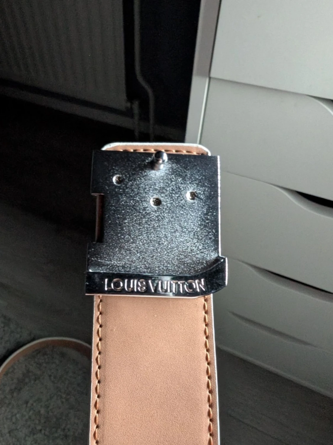 Vit Louis Vuitton bälte med LV-spänne - 4