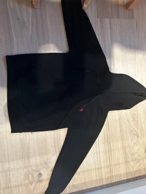 Polo Ralph lauren hoodie - Svart polo hoodie, i bra skick