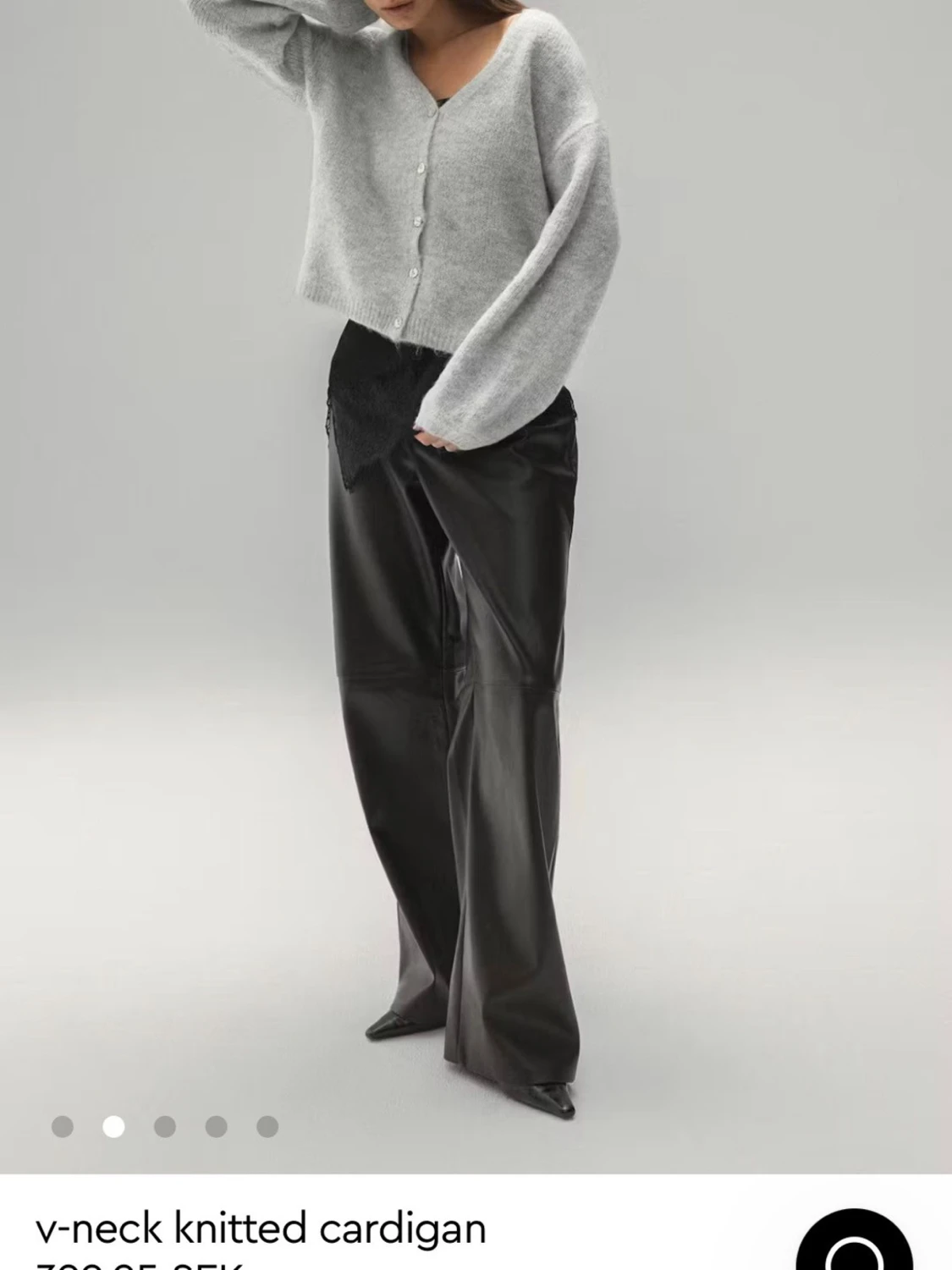 Grå stickad kofta med v-ringning - 2